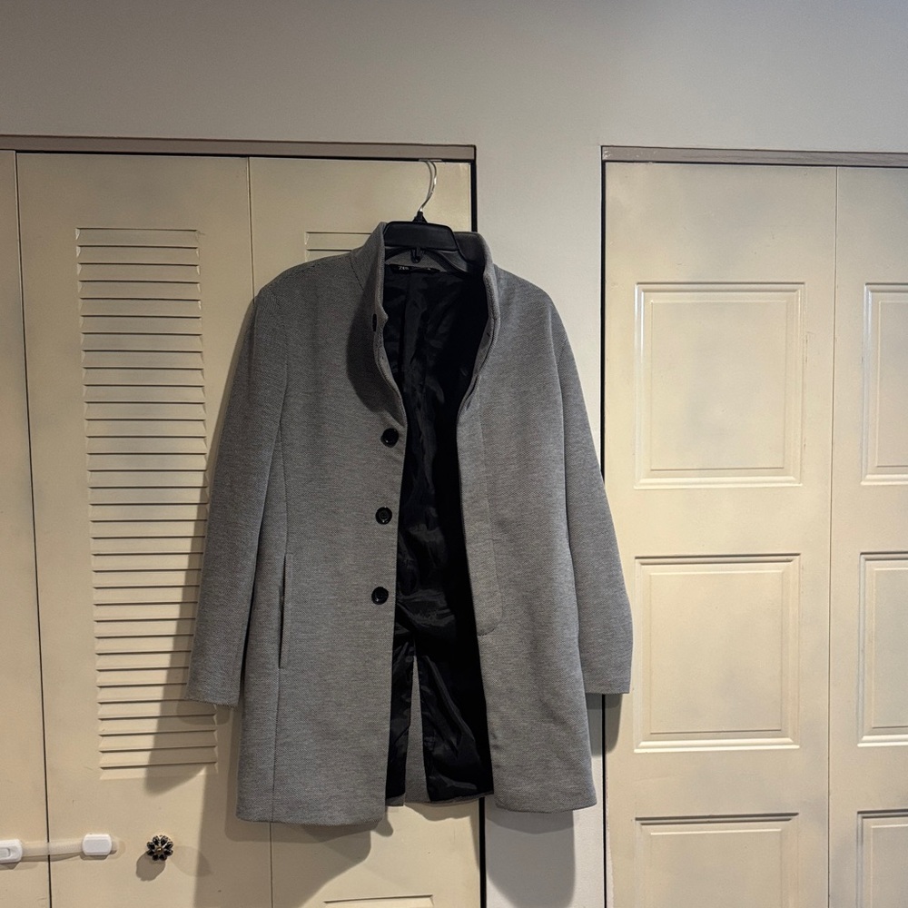 Stylish Gray Coat with Black Lining by Zara size S